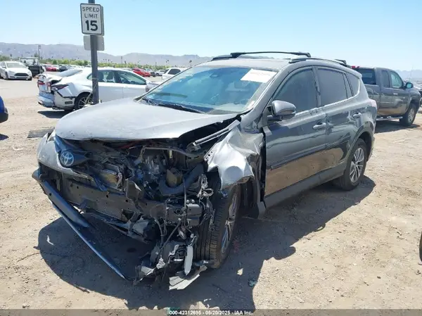 JTMRJREVXJD250496 2018 TOYOTA RAV 4 - Image 2