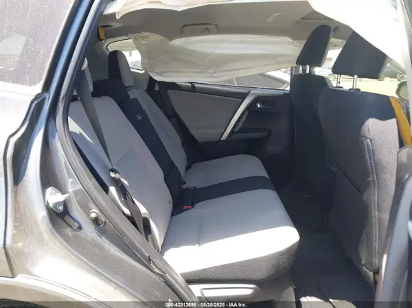 JTMRJREVXJD250496 2018 TOYOTA RAV 4 - Image 8