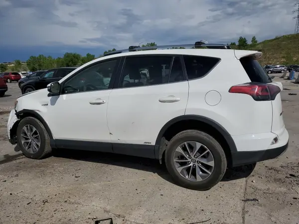JTMRJREVXJD252832 2018 TOYOTA RAV 4 - Image 2