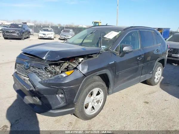 JTMRWRFV4KD013388 2019 TOYOTA RAV 4 - Image 2