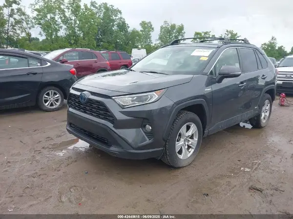 JTMRWRFV4KD024004 2019 TOYOTA RAV 4 - Image 2