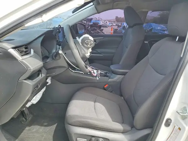 2020 TOYOTA RAV 4 auction photo 7
