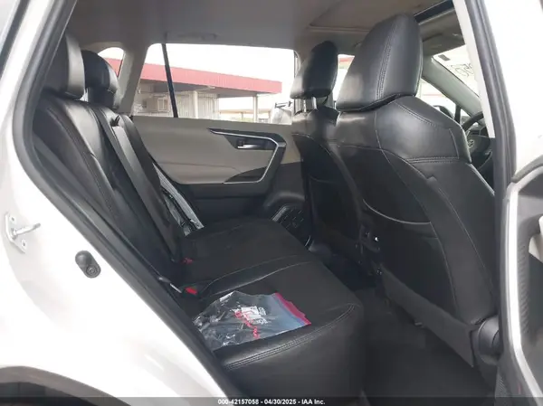 JTMW1RFV9KD009824 2019 TOYOTA RAV 4 - Image 8