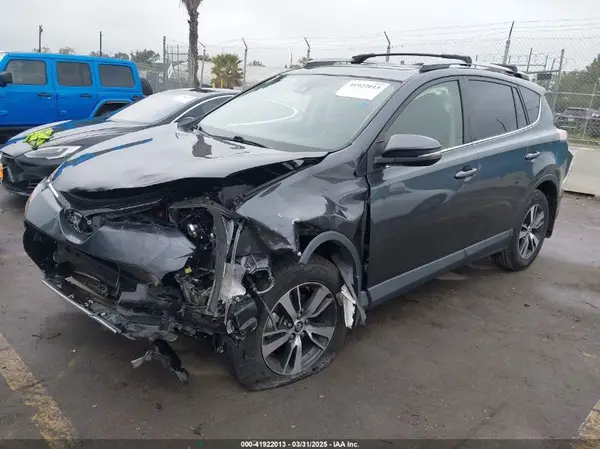 JTMWFREV0HD094323 2017 TOYOTA RAV 4 - Image 2
