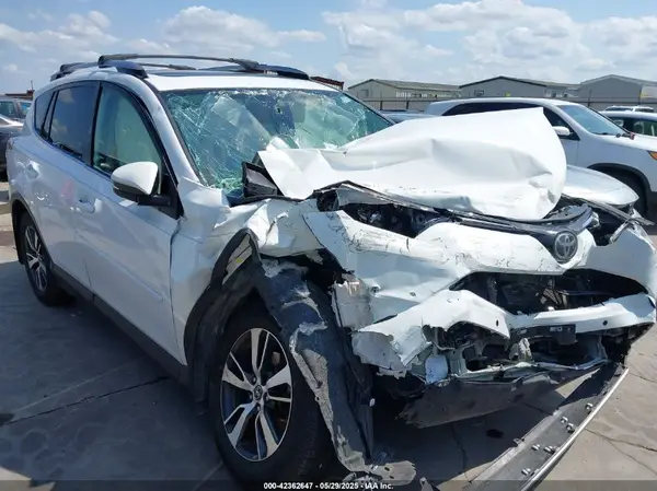 JTMWFREV0HD094452 2017 TOYOTA RAV 4 - Image 1