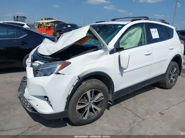JTMWFREV0HD094452 2017 TOYOTA RAV 4 - Image 2