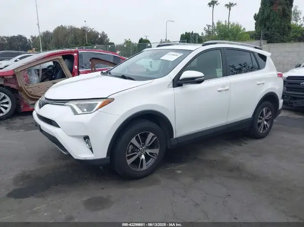 JTMWFREV0HD098520 2017 TOYOTA RAV 4 - Image 2
