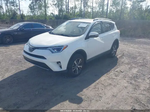 JTMWFREV0HJ101157 2017 TOYOTA RAV 4 - Image 2