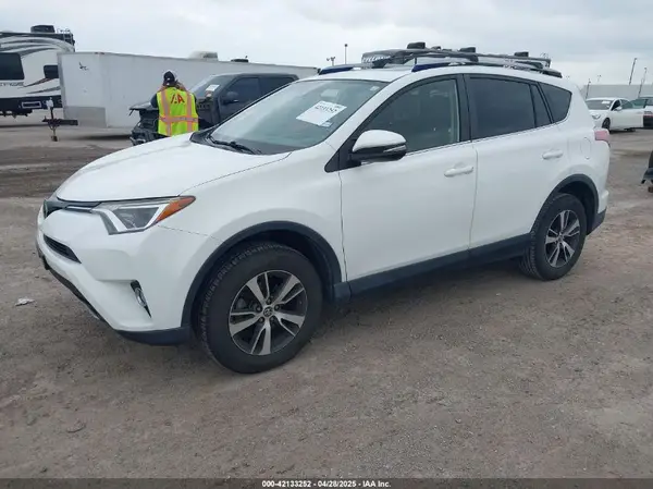 JTMWFREV0HJ131565 2017 TOYOTA RAV 4 - Image 2