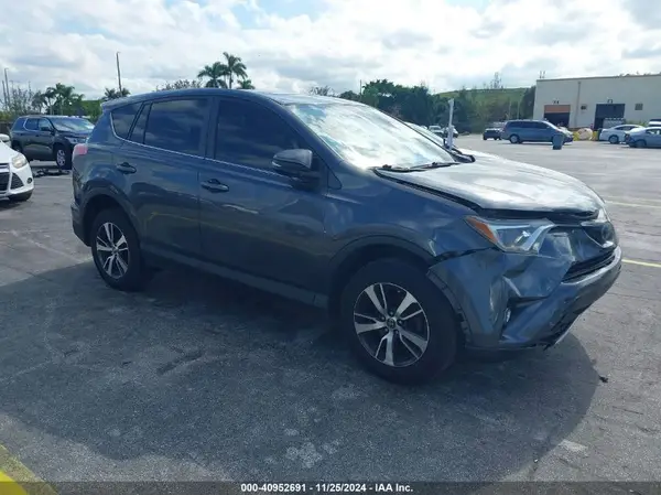 JTMWFREV0JD131683 2018 TOYOTA RAV 4 - Image 1