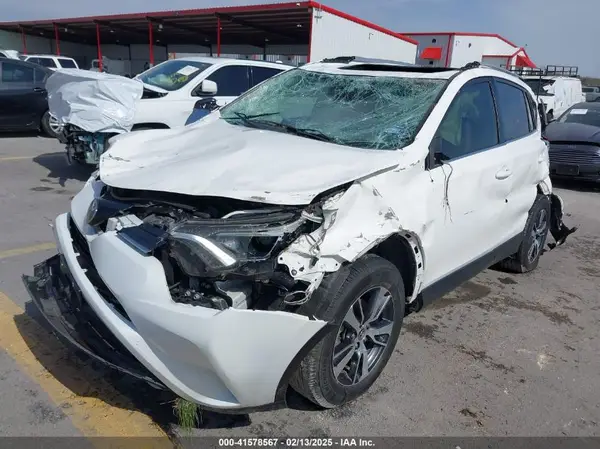 JTMWFREV0JD132042 2018 TOYOTA RAV 4 - Image 2