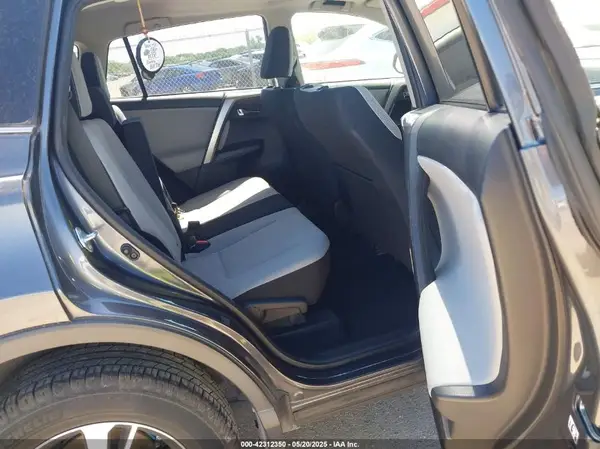 JTMWFREV0JJ198589 2018 TOYOTA RAV 4 - Image 8