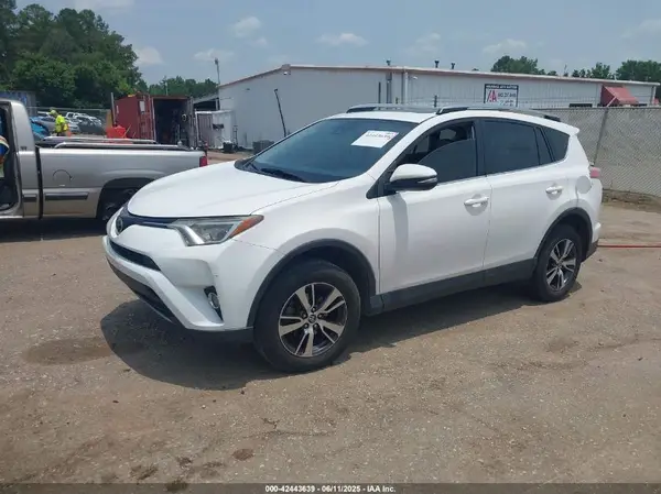 JTMWFREV1HD095397 2017 TOYOTA RAV 4 - Image 2