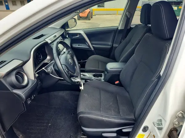 2017 TOYOTA RAV 4 auction photo 7