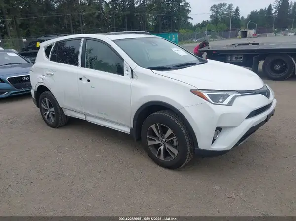 JTMWFREV1HD106530 2017 TOYOTA RAV 4 - Image 1