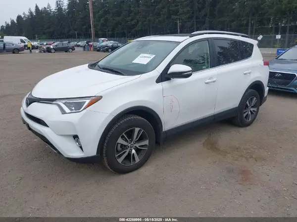 JTMWFREV1HD106530 2017 TOYOTA RAV 4 - Image 2