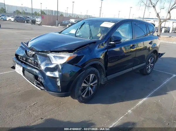 JTMWFREV1HJ717966 2017 TOYOTA RAV 4 - Image 2