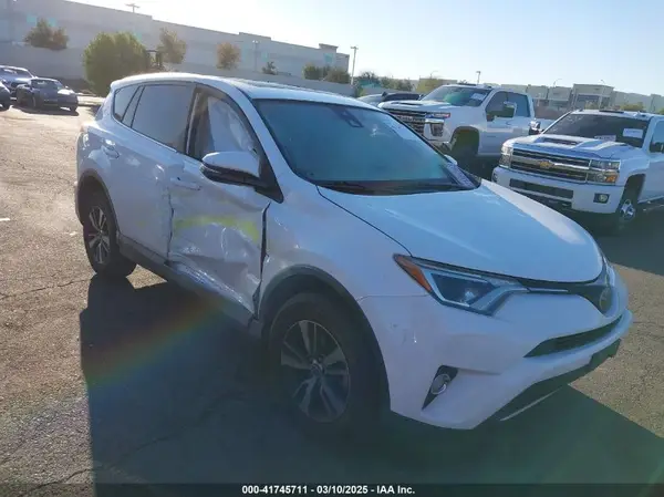 JTMWFREV1JJ151684 2018 TOYOTA RAV 4 - Image 1
