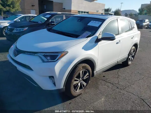 JTMWFREV1JJ151684 2018 TOYOTA RAV 4 - Image 2