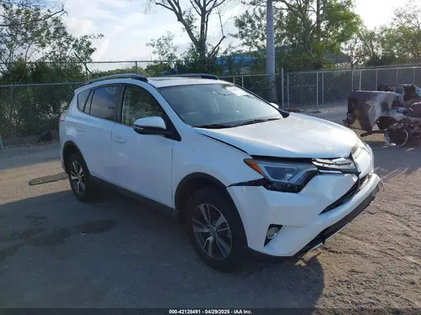 JTMWFREV1JJ200110 2018 TOYOTA RAV 4 - Image 1