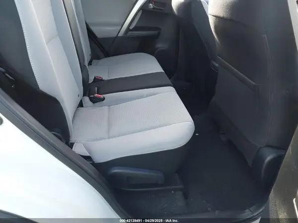 JTMWFREV1JJ200110 2018 TOYOTA RAV 4 - Image 8