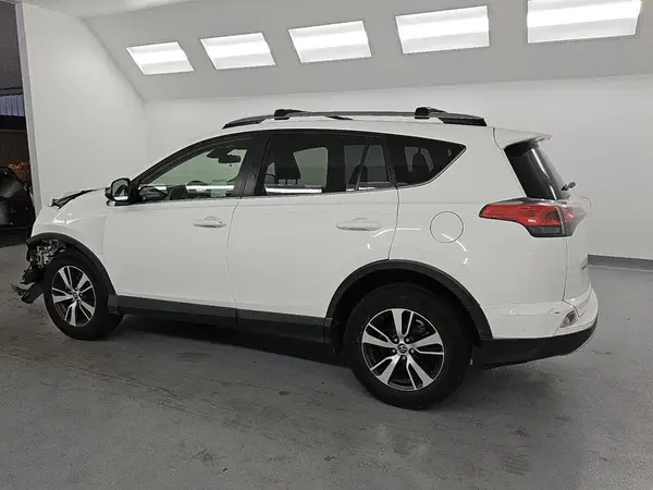 JTMWFREV1JJ735535 2018 TOYOTA RAV 4 - Image 2