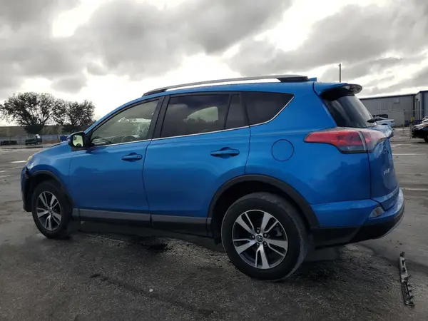 JTMWFREV2HJ136945 2017 TOYOTA RAV 4 - Image 2