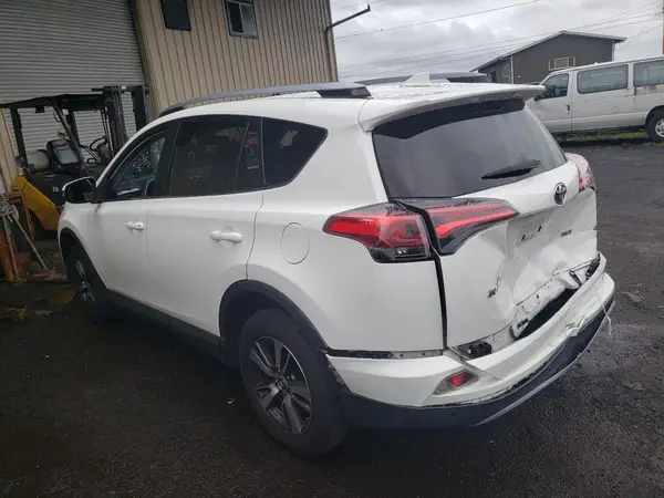 JTMWFREV2HJ147525 2017 TOYOTA RAV 4 - Image 2