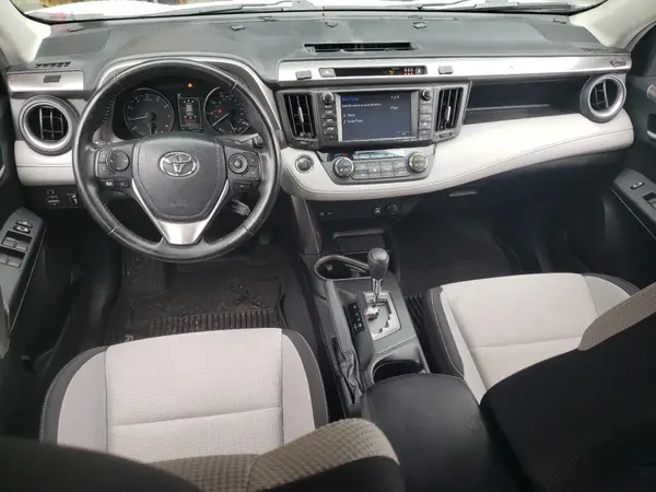 JTMWFREV2HJ147525 2017 TOYOTA RAV 4 - Image 8