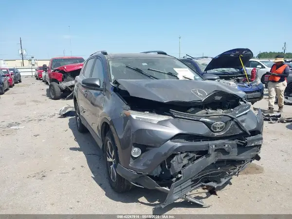 JTMWFREV2HJ149792 2017 TOYOTA RAV 4 - Image 1