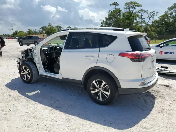JTMWFREV2JD132639 2018 TOYOTA RAV 4 - Image 2