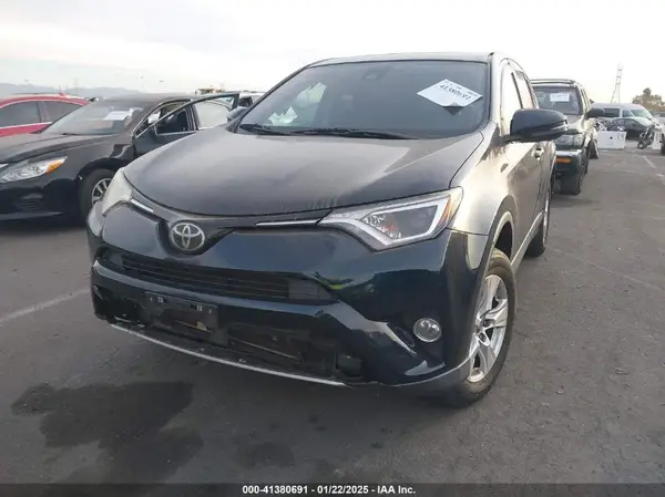 JTMWFREV2JJ151595 2018 TOYOTA RAV 4 - Image 2