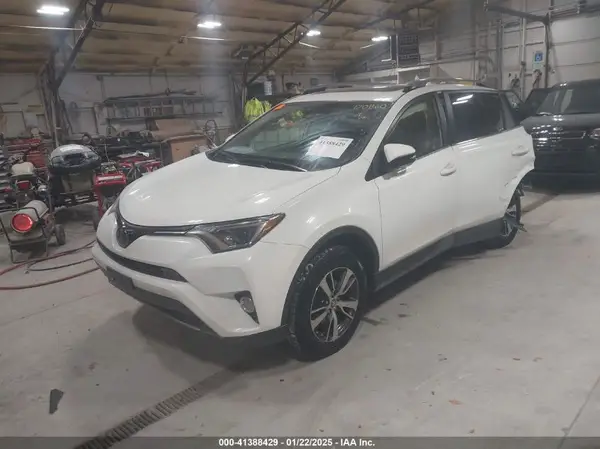 JTMWFREV2JJ170860 2018 TOYOTA RAV 4 - Image 2