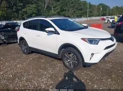 JTMWFREV2JJ185083 2018 TOYOTA RAV 4