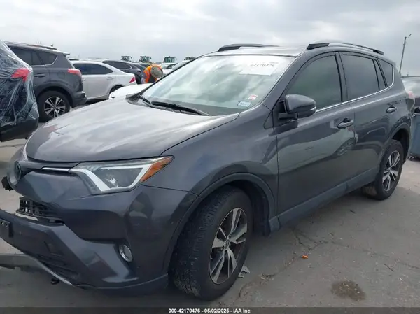 JTMWFREV2JJ744177 2018 TOYOTA RAV 4 - Image 2