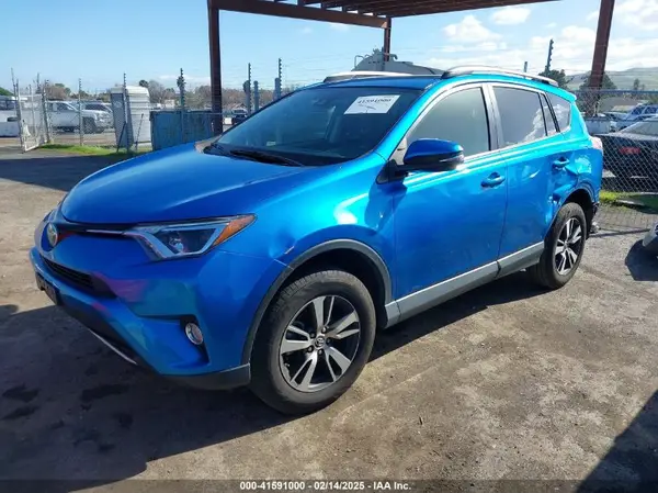 JTMWFREV2JJ748052 2018 TOYOTA RAV 4 - Image 2
