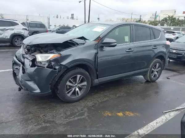 JTMWFREV3JD123190 2018 TOYOTA RAV 4 - Image 2