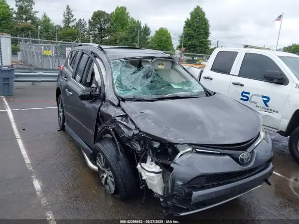JTMWFREV3JJ184752 2018 TOYOTA RAV 4 - Image 1