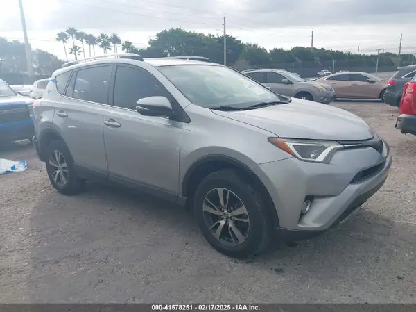 JTMWFREV3JJ185898 2018 TOYOTA RAV 4 - Image 1