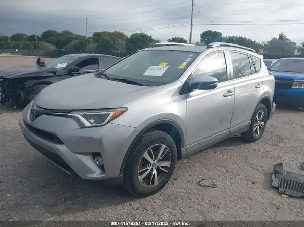 JTMWFREV3JJ185898 2018 TOYOTA RAV 4 - Image 2