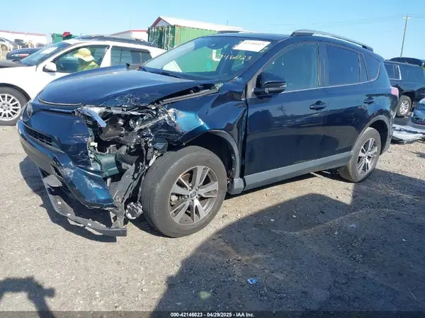 JTMWFREV3JJ189899 2018 TOYOTA RAV 4 - Image 2
