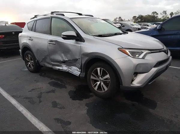 JTMWFREV3JJ211349 2018 TOYOTA RAV 4 - Image 1