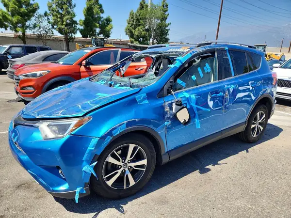 JTMWFREV3JJ737710 2018 TOYOTA RAV 4 - Image 1