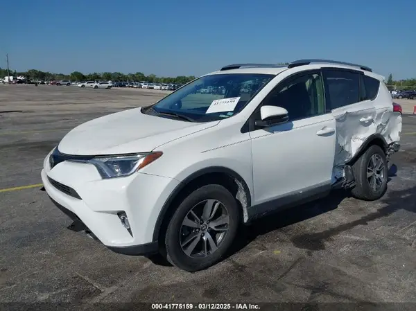JTMWFREV3JJ753454 2018 TOYOTA RAV 4 - Image 2