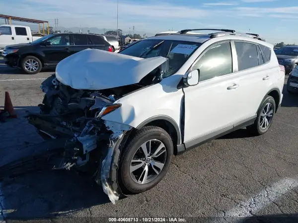 JTMWFREV4HD100043 2017 TOYOTA RAV 4 - Image 2