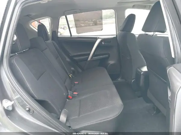 JTMWFREV4HD104657 2017 TOYOTA RAV 4 - Image 8