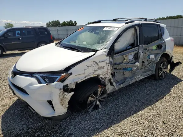 JTMWFREV4HJ715662 2017 TOYOTA RAV 4 - Image 1