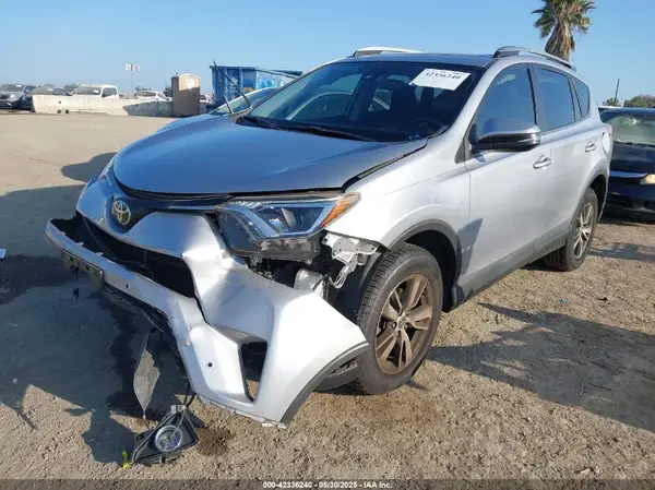 JTMWFREV4JD113719 2018 TOYOTA RAV 4 - Image 2