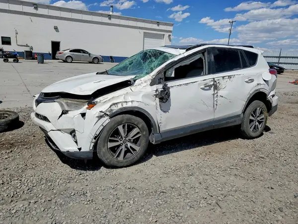 JTMWFREV4JD133372 2018 TOYOTA RAV 4 - Image 1