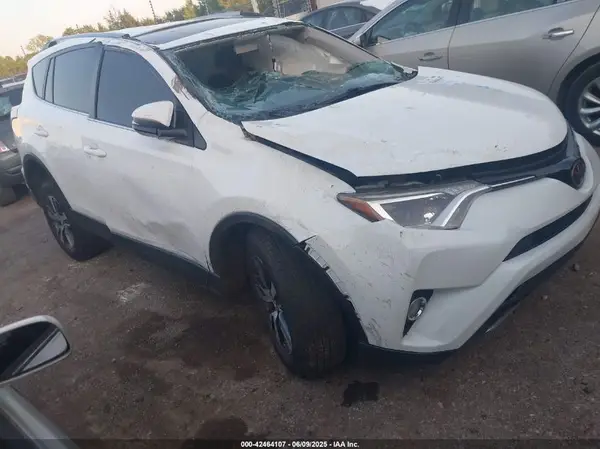 JTMWFREV4JJ188177 2018 TOYOTA RAV 4 - Image 1